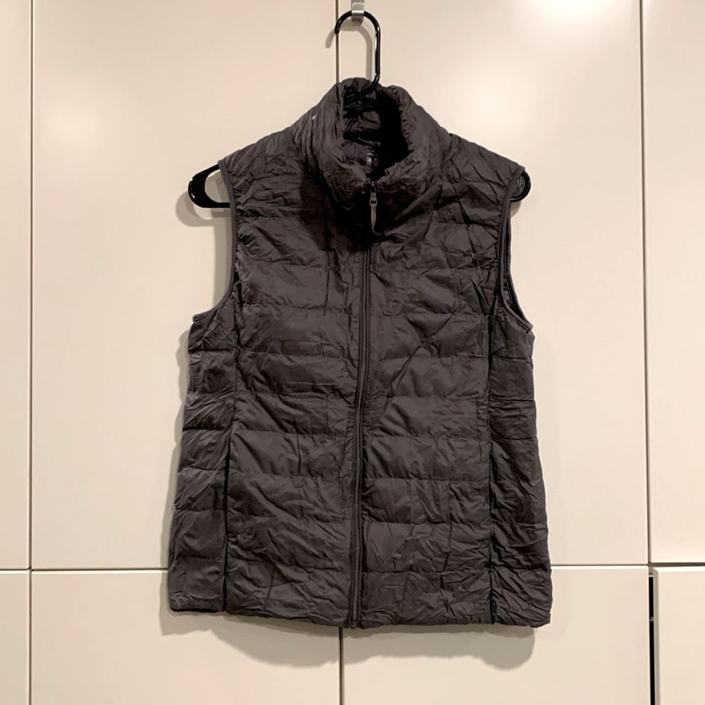 EUC Uniqlo Ultra Light Down Packable Vest szM